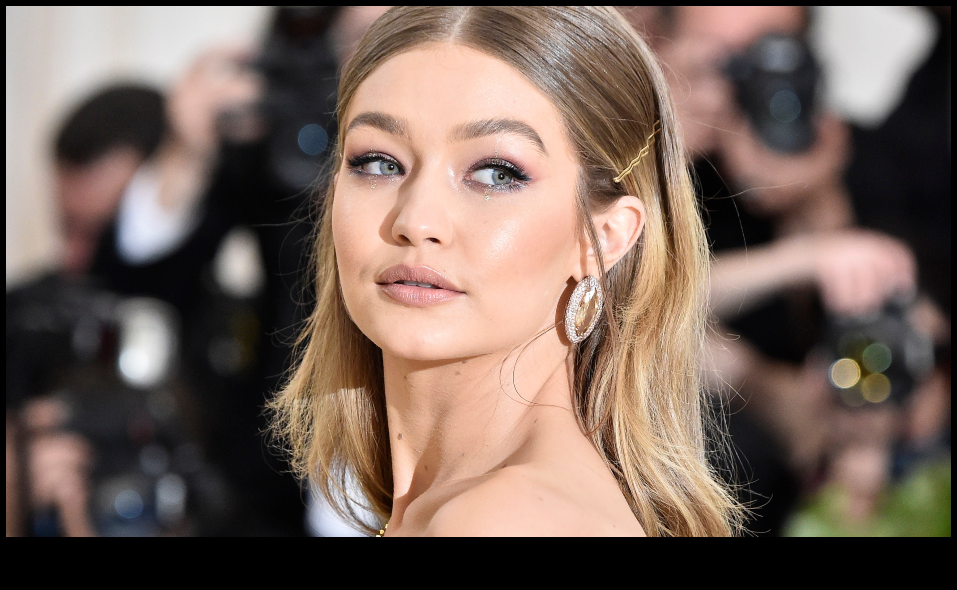 Αβίαστη λάμψη Πώς να επιτύχετε μια λαμπερή επιδερμίδα με καθημερινό μακιγιάζ 3 Αβίαστη λάμψη: Επίτευξη λαμπερής επιδερμίδας με καθημερινό μακιγιάζ