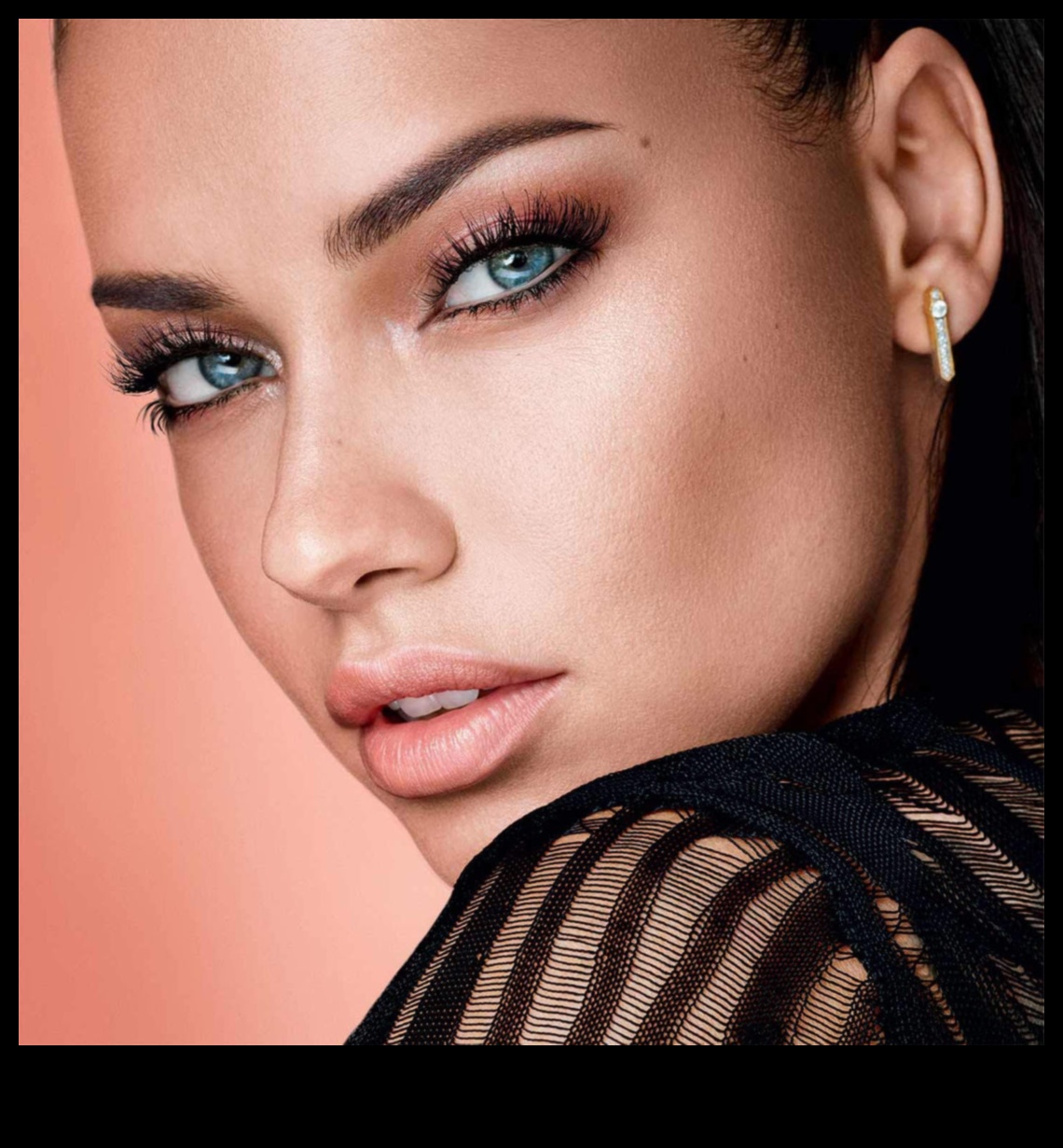 Συνδυασμός μάσκαρα και σκιάς ματιών Ένας οδηγός για να βελτιώσετε τα χαρακτηριστικά σας με ακρίβεια 4 Συνδυασμός μάσκαρα και σκιάς ματιών: Ενισχύοντας τα χαρακτηριστικά σας με ακρίβεια