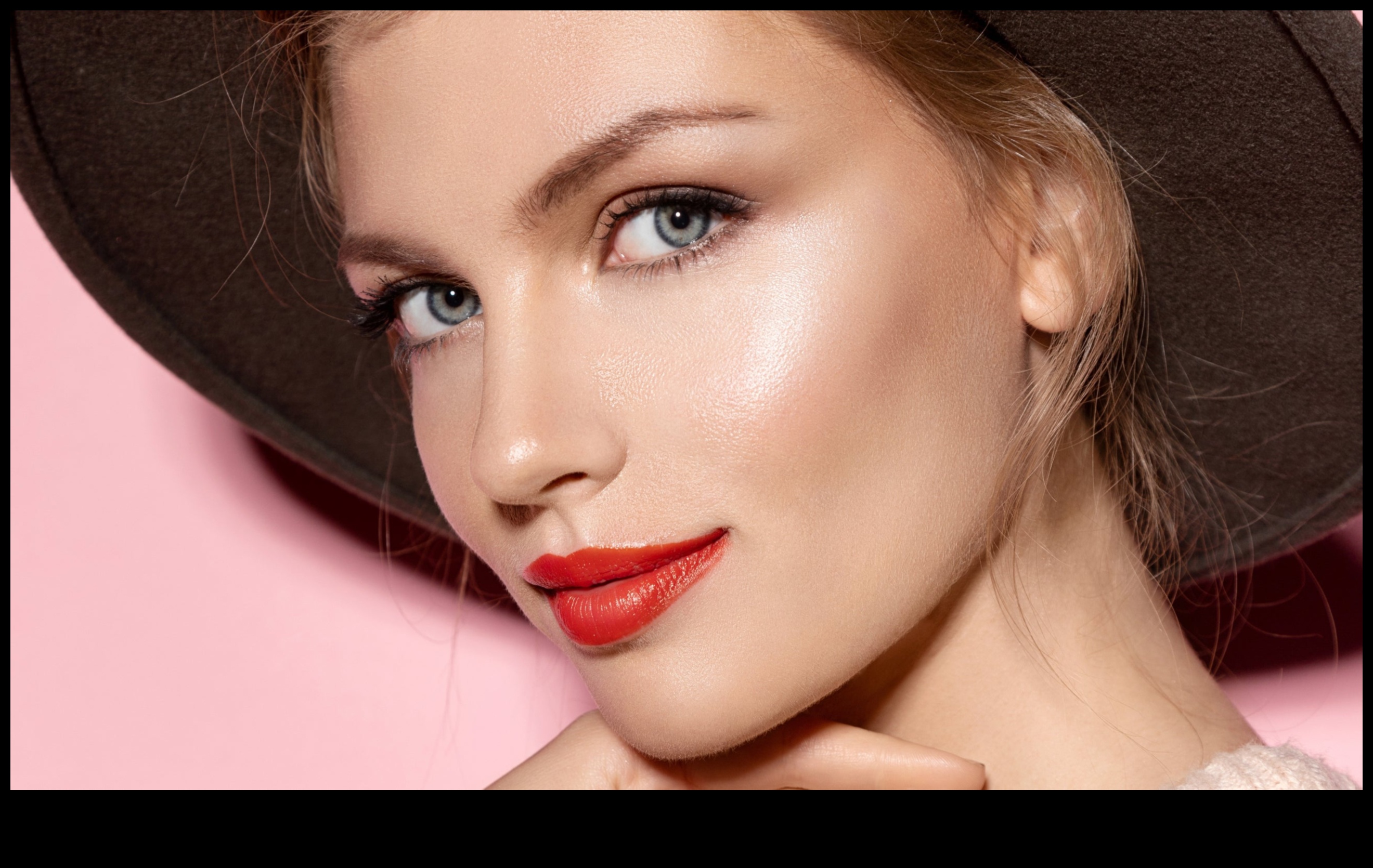 Αβίαστη γοητεία Πώς να επιτύχετε φυσικό μακιγιάζ που είναι κομψό και εκλεπτυσμένο 3 Αβίαστη γοητεία: Επαναπροσδιορίζοντας την κομψότητα με φυσικές τεχνικές μακιγιάζ